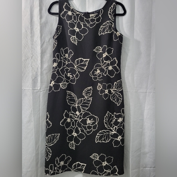 Amanda Smith Dresses & Skirts - Amanda Smith Black and Cream Floral Midi Dress Size 8